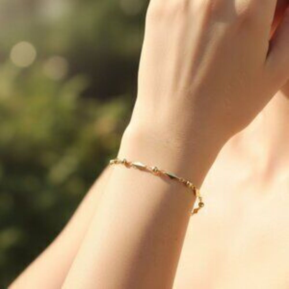 "Elegant & Trendy Bracelet, A Perfect Gift for Women, Thoughtful, EVCH1674